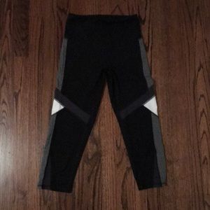 Athletic capri pants